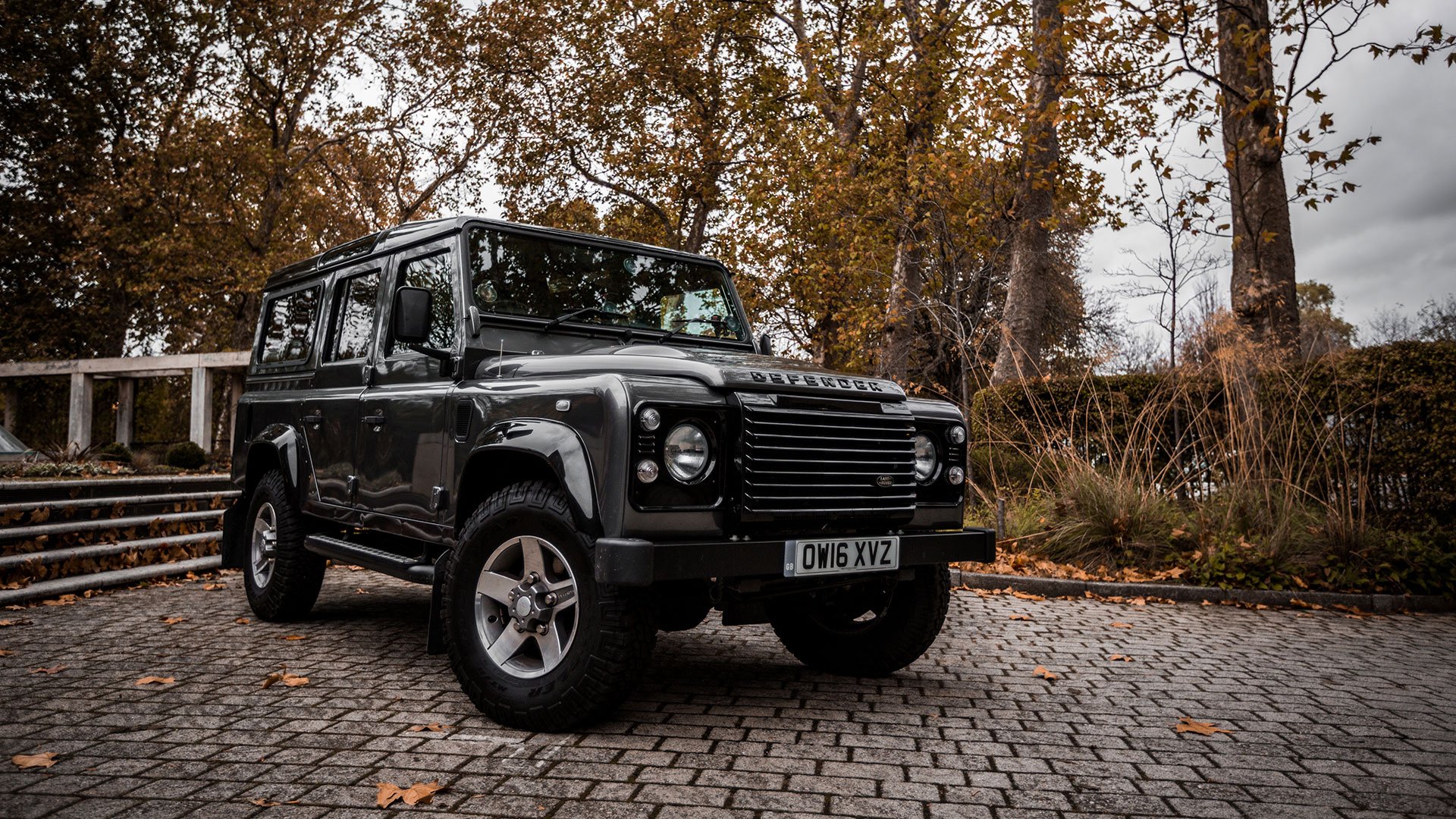 Land rover defender autotrader deals